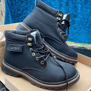 New in box, black Seedele steel toe women’s work boots